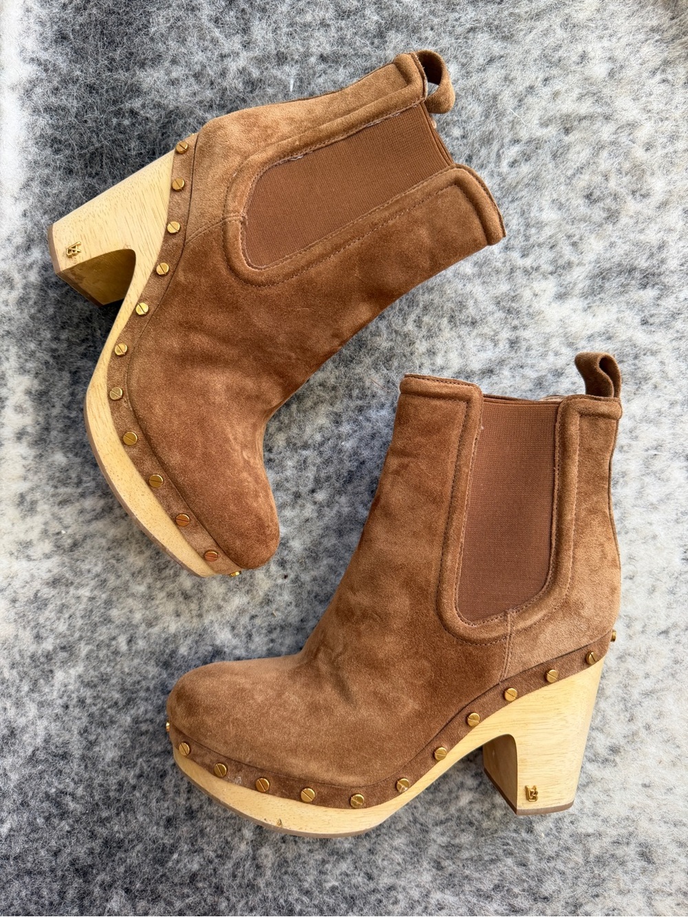 NWOT Veronica Beard Suede Studded Platform Chelsea Booties- brown